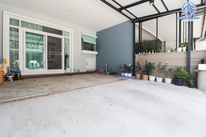 *****ทาวน์เฮ้าส์มือสองนนทบุรี แบรนด์คุณภาพ Q.House ม.คาซ่า วอเตอร์ไซต์ พระราม5 เนื้อที่กว้างเกือบ 33 ตร.ว. ฟังก์ชัน 3 ห้องนอน 3 ห้องน้ำ ที่จอดรถ 2 คัน เชื่อมต่อถนนหลากหลายเส้นทาง หน้าโครงการติดถนนราชพฤกษ์ ใกล้รถไฟฟ้าสายสีม่วง "สถานีแยกติวานนท์" และ จุดขึ้นทางด่วน "ศรีรัช" จองด่วน!